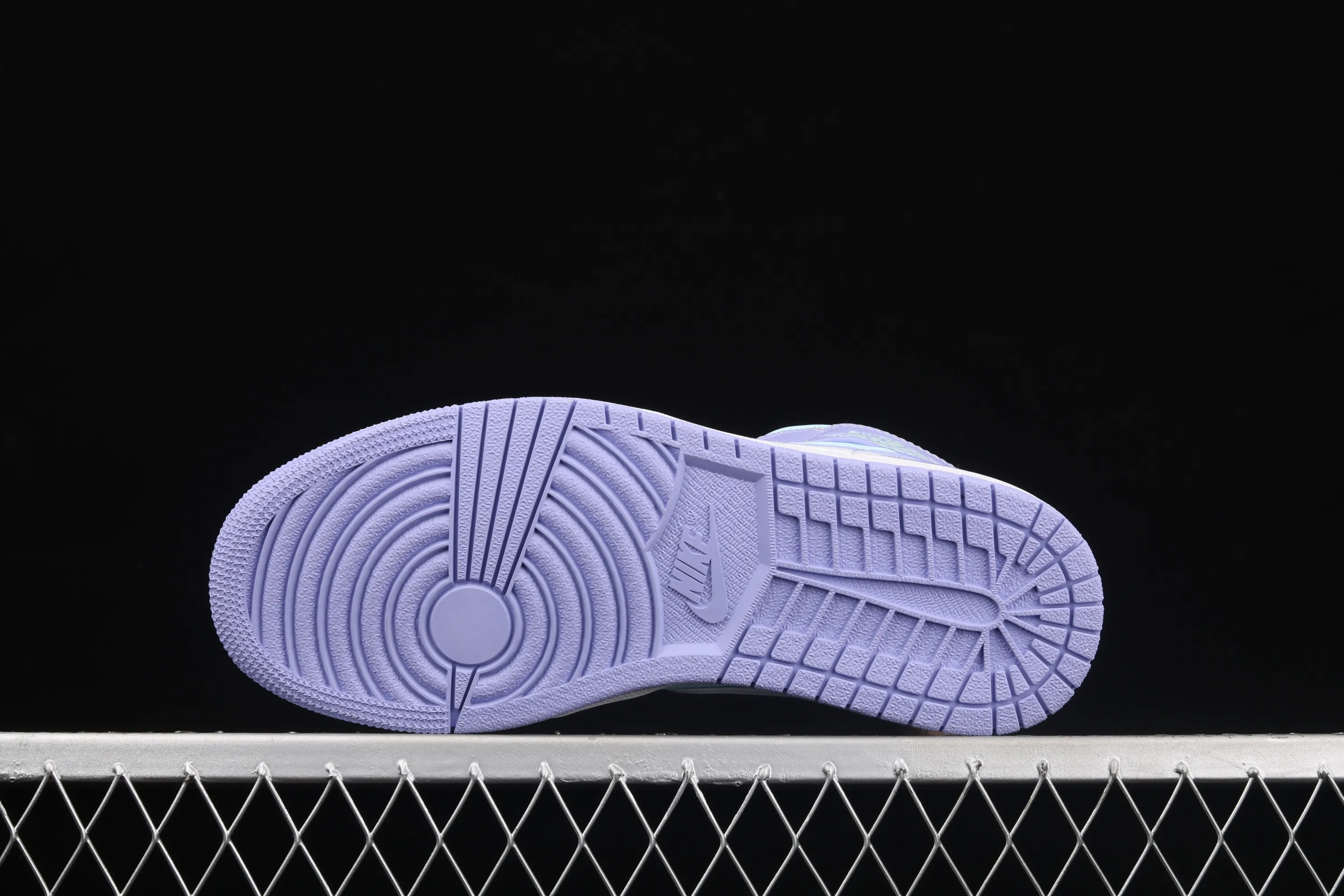 All categories Air Jordan Jordan series basketball shoes Air Jordan 1 Mid G version pure original Air Jordan 1 Mid SE AJ1 Joe 1 Violet 554724-500